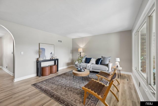 2041 N 77th Street, Lincoln, NE 68505