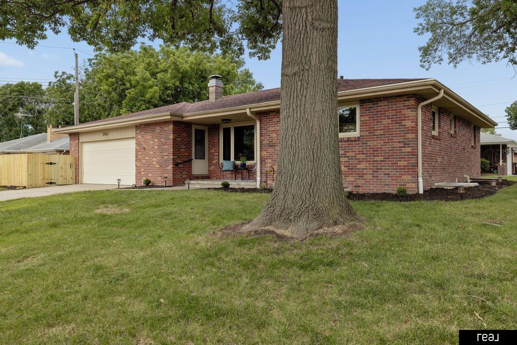 2041 N 77th Street, Lincoln, NE 68505