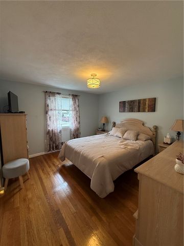 124 Zinnia Drive, Cranston, RI 02920