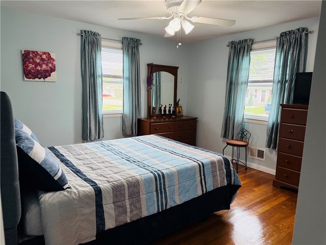 124 Zinnia Drive, Cranston, RI 02920