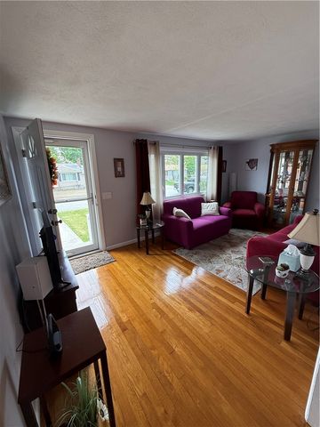 124 Zinnia Drive, Cranston, RI 02920
