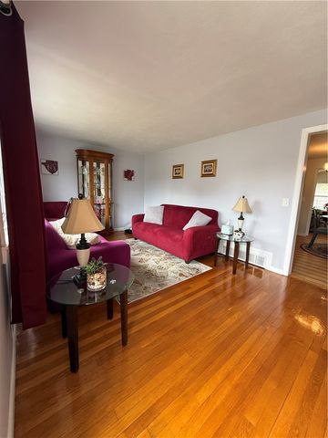 124 Zinnia Drive, Cranston, RI 02920