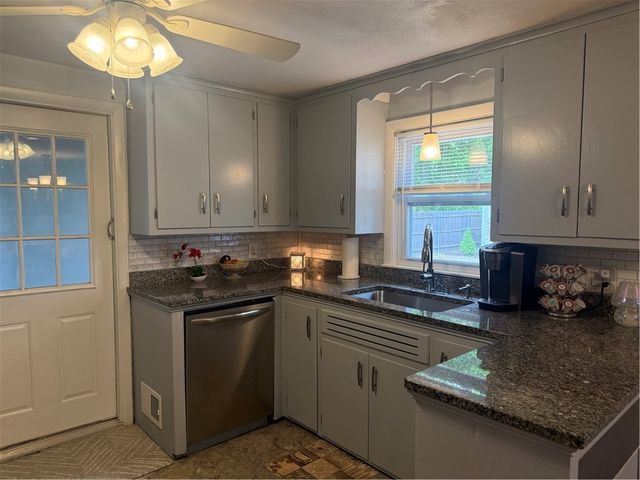 124 Zinnia Drive, Cranston, RI 02920