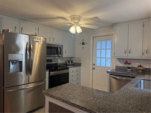 124 Zinnia Drive, Cranston, RI 02920