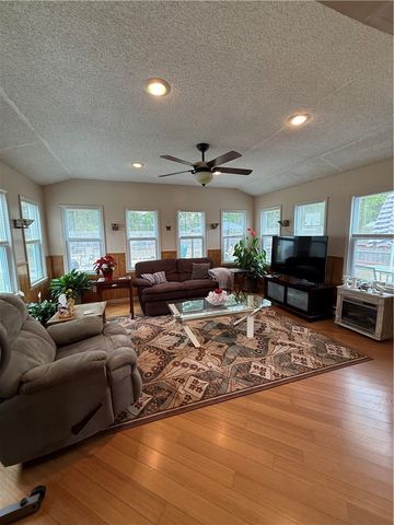 124 Zinnia Drive, Cranston, RI 02920