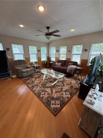 124 Zinnia Drive, Cranston, RI 02920
