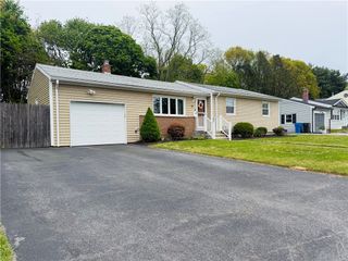 124 Zinnia Drive, Cranston, RI 02920