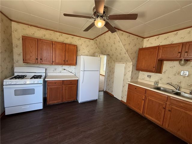 208 E Slippery Rock St, Chicora Boro, PA 16025