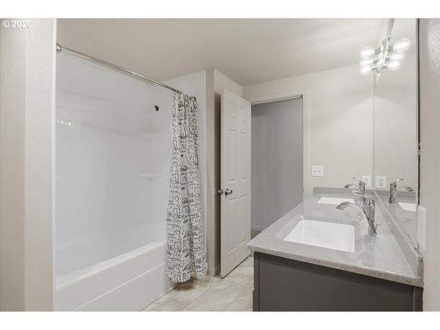 8272 Ne SNOWBERRY Loop, Vancouver, WA 98664