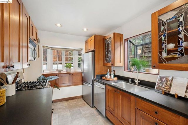 982 982 Grizzly Peak Blvd, Berkeley, CA 94708