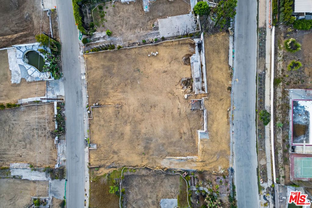 Image 12 of property listing at 14912 Mc Kendree Avenue, Pacific Palisades, CA 90272