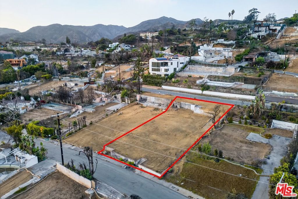 Image 14 of property listing at 14912 Mc Kendree Avenue, Pacific Palisades, CA 90272