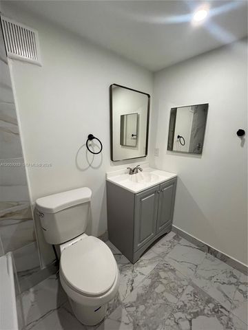 8625 NW 8th St 213, Miami, FL 33126