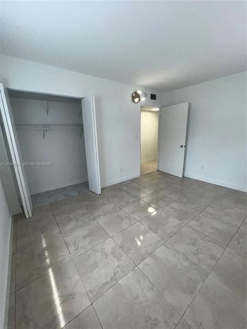 8625 NW 8th St 213, Miami, FL 33126
