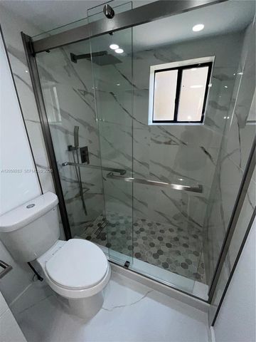 8625 NW 8th St 213, Miami, FL 33126