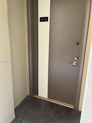 8625 NW 8th St 213, Miami, FL 33126