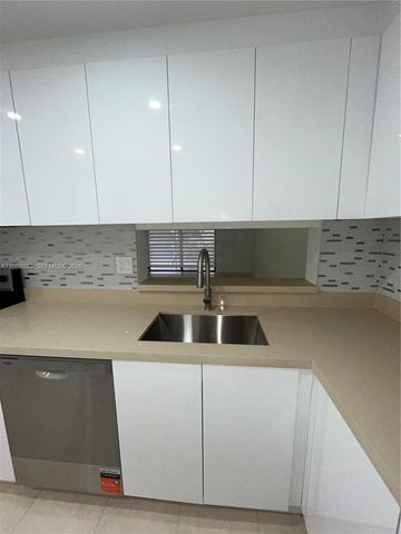 8625 NW 8th St 213, Miami, FL 33126