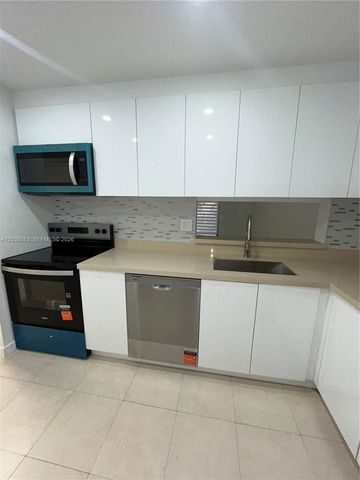 8625 NW 8th St 213, Miami, FL 33126