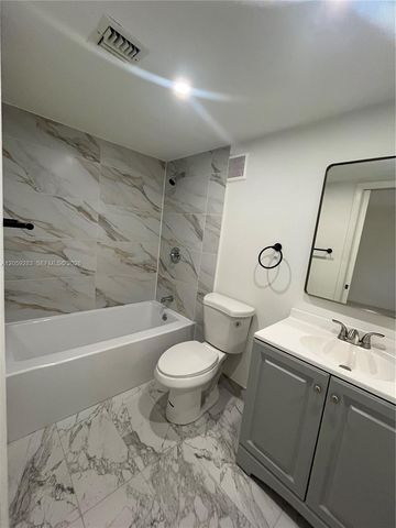 8625 NW 8th St 213, Miami, FL 33126