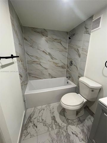 8625 NW 8th St 213, Miami, FL 33126