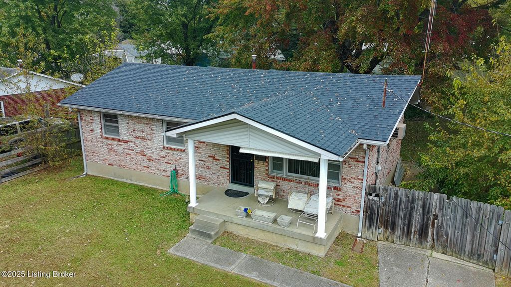 10811 Golden Dr, Louisville, KY 40272