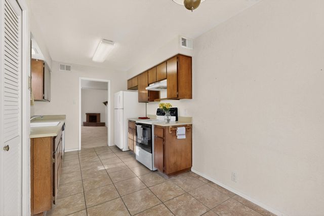 34 Casa Hermosa Drive NE, Albuquerque, NM 87112