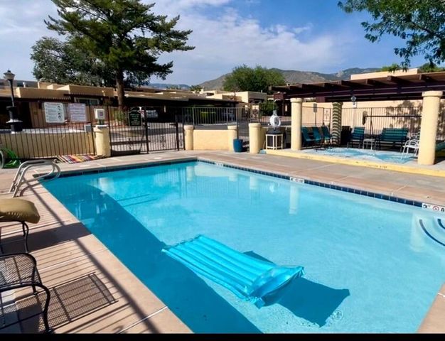 34 Casa Hermosa Drive NE, Albuquerque, NM 87112