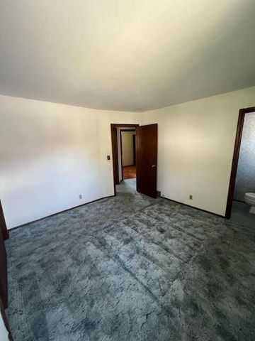 5354 S 8th STREET, Milwaukee, WI 53221