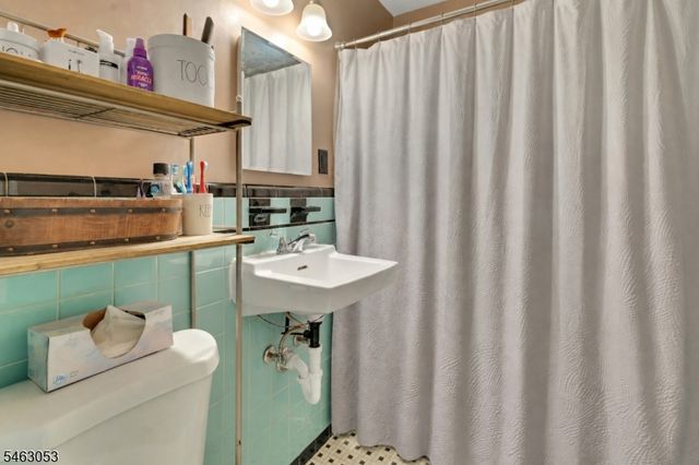 33 E Passaic St, Rochelle Park Twp., NJ 07662