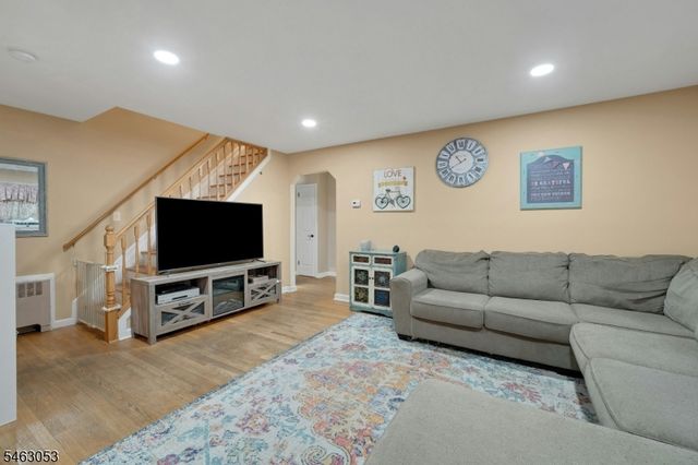 33 E Passaic St, Rochelle Park Twp., NJ 07662