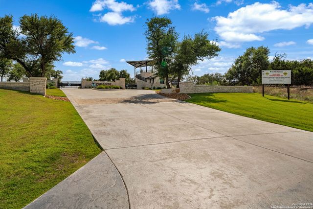 913 Blueridge Vw, Canyon Lake, TX 78133