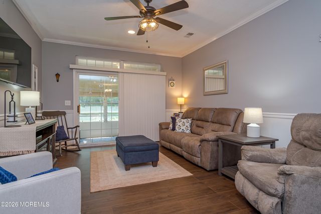 7 Greenwillows Drive, Lakewood, NJ 08701