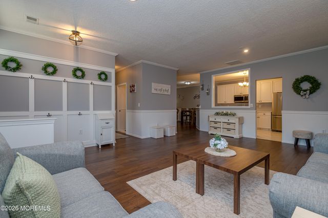 7 Greenwillows Drive, Lakewood, NJ 08701