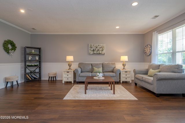 7 Greenwillows Drive, Lakewood, NJ 08701