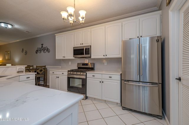 7 Greenwillows Drive, Lakewood, NJ 08701