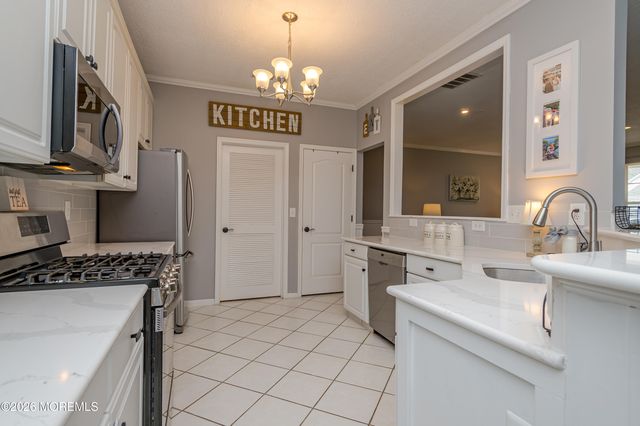 7 Greenwillows Drive, Lakewood, NJ 08701