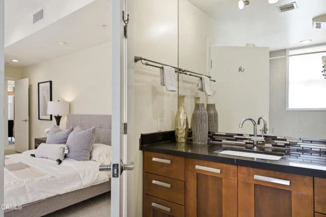 139 S Los Robles Avenue 205, Pasadena, CA 91101
