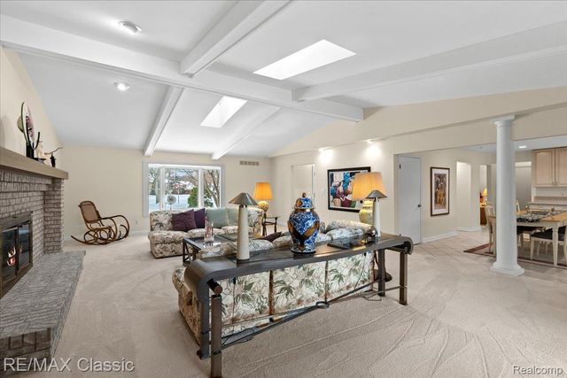 5067 Oakwood Court, Commerce Charter Township, MI 48382