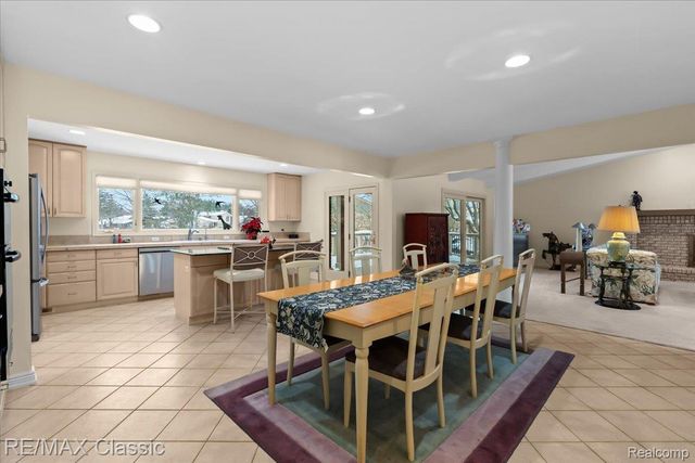 5067 Oakwood Court, Commerce Charter Township, MI 48382