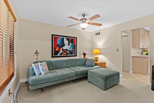 5067 Oakwood Court, Commerce Charter Township, MI 48382