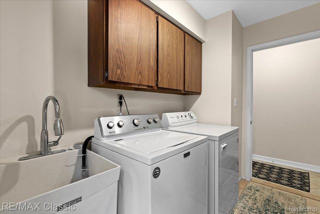 5067 Oakwood Court, Commerce Charter Township, MI 48382