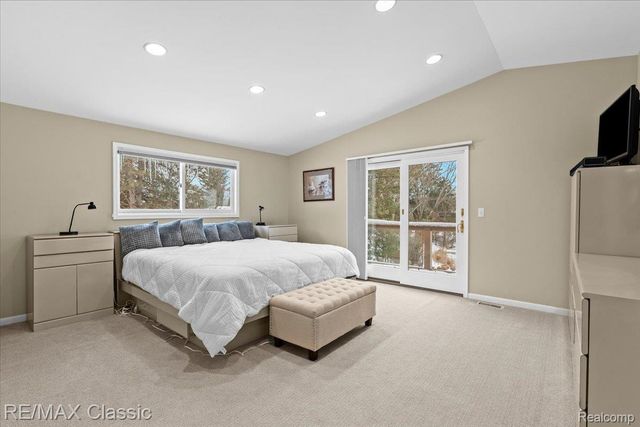 5067 Oakwood Court, Commerce Charter Township, MI 48382