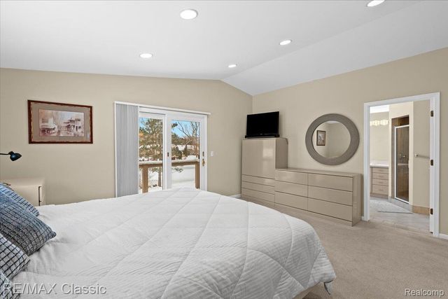 5067 Oakwood Court, Commerce Charter Township, MI 48382