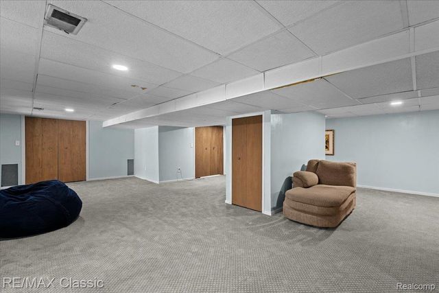 5067 Oakwood Court, Commerce Charter Township, MI 48382