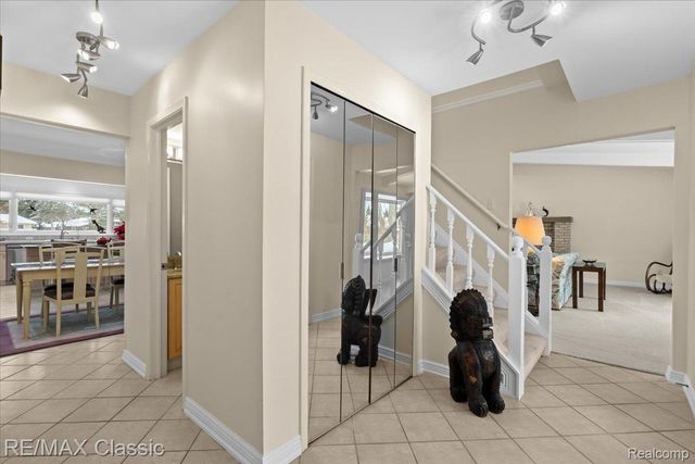 5067 Oakwood Court, Commerce Charter Township, MI 48382