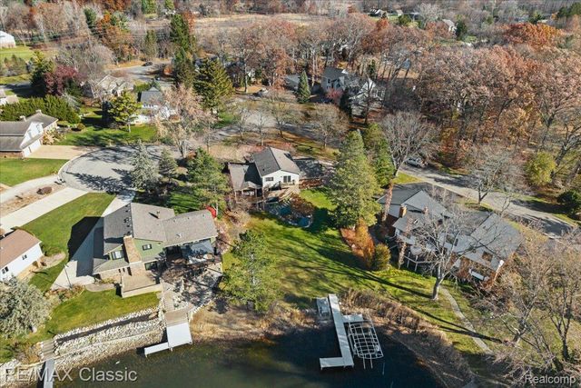 5067 Oakwood Court, Commerce Charter Township, MI 48382