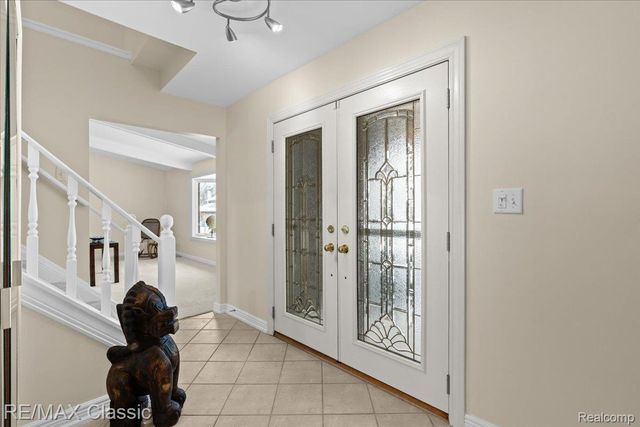 5067 Oakwood Court, Commerce Charter Township, MI 48382