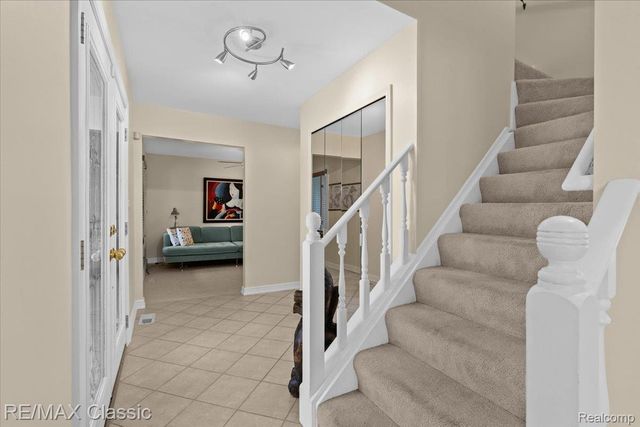 5067 Oakwood Court, Commerce Charter Township, MI 48382