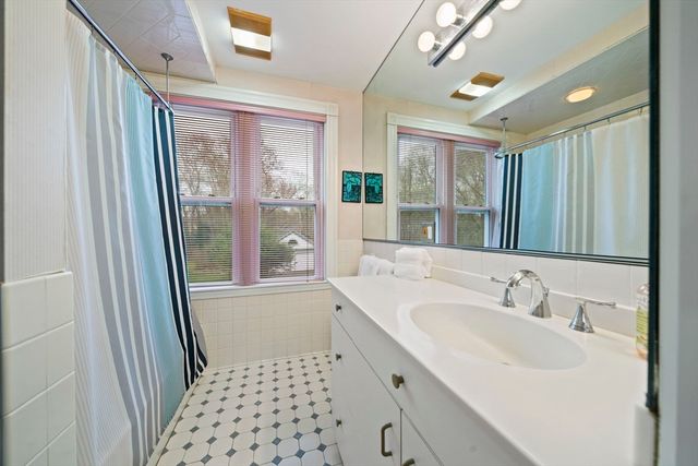 2 East St, Sharon, MA 02067
