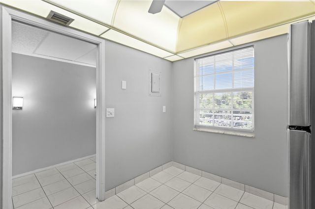 575 Oaks Ln 403, Pompano Beach, FL 33069